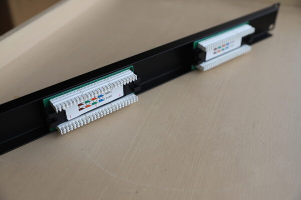 12 PORT CAT5E PATCHPANEL - Image 2